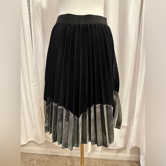 Angie Black and Silver Colorblock Elastic Waist Pleated Midi Skirt Size Large - Picture 6 of 7